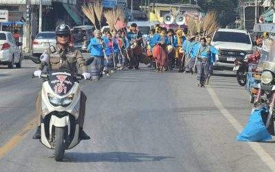 อำนวยความสะดวกด้านการจราจรขบวนแห่กฐิน วัดพระพุทธบาทบัวคำ