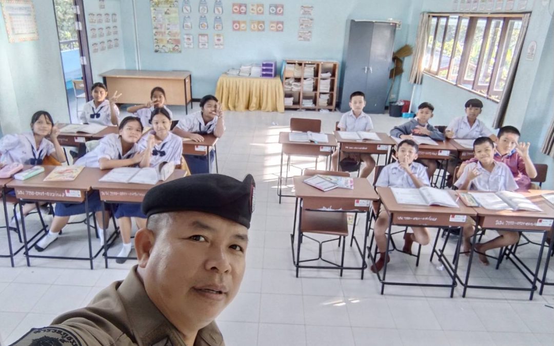 อบรมให้ความรู้ การศีกษาเพื่อต่อต้านการใช้ยาเสพติด ให้กับน้องๆนักเรียน