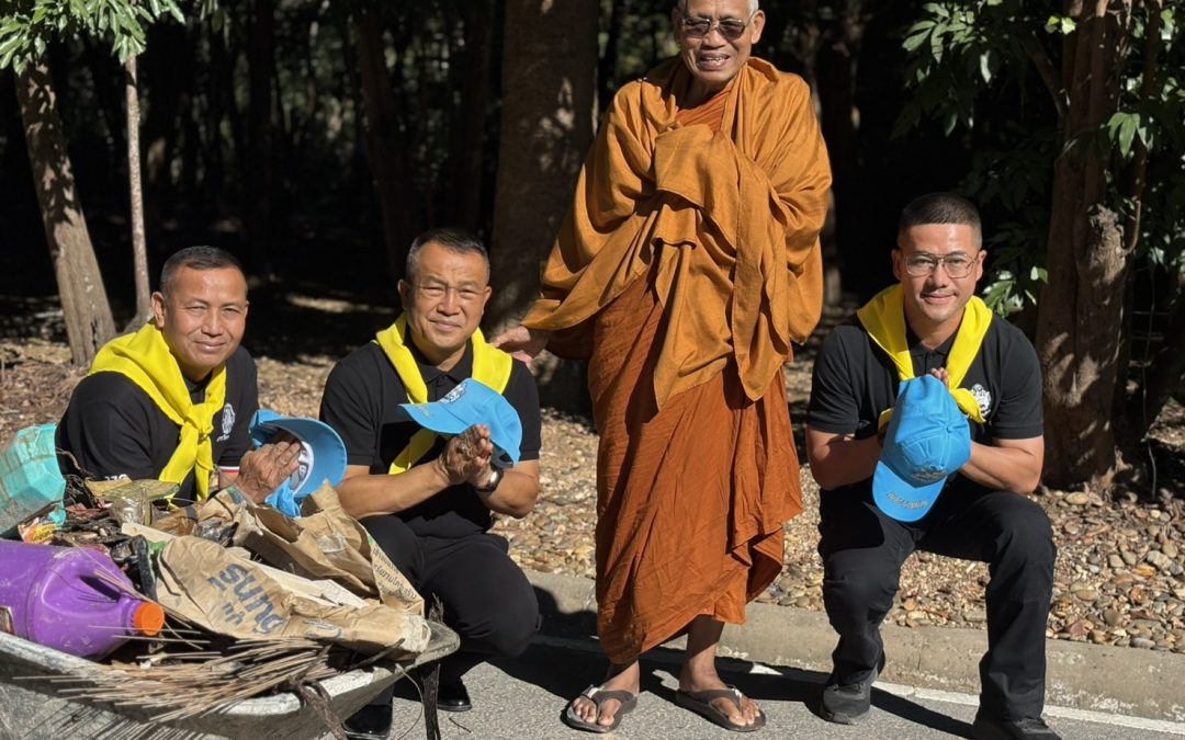 ร่วมทำความสะอาดปรับปรุงภูมิทัศน์บริเวณรอบเจดีย์พระธรรมวิสุทธิมงคล หลวงตามหาบัว ญาณสัมปันโน
