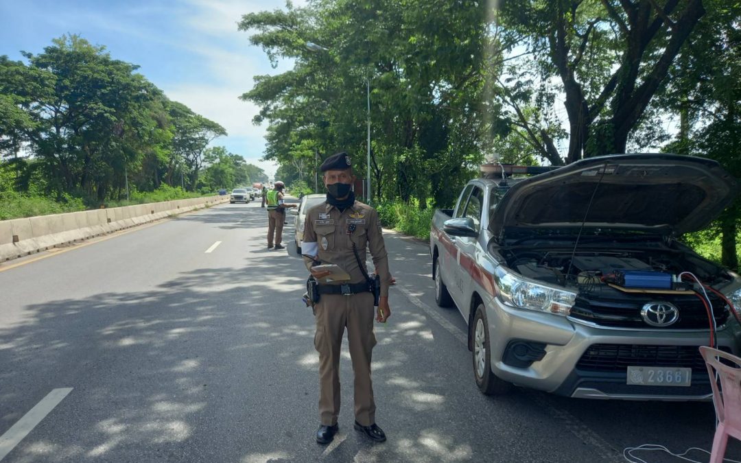 ตั้งจุดตรวจกวดขันวินัยจราจร บริเวณถนนหน้าตลาดโรงเกลือ