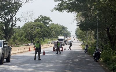 ชุดจราจร สภ.หนองวัวซอ ตั้งจุดตรวจกวดขันวินัยจราจร