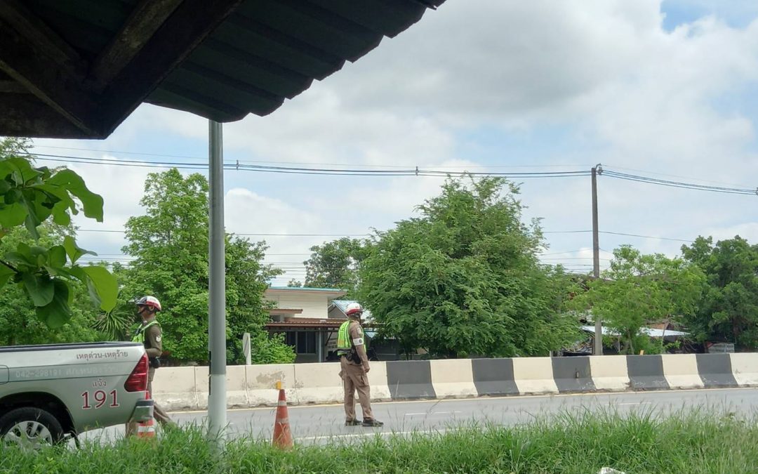 ตั้งจุดตรวจกวดขันวินัยจราจรหน้าโรงเรียนอนุบาลหนองวัวซอ